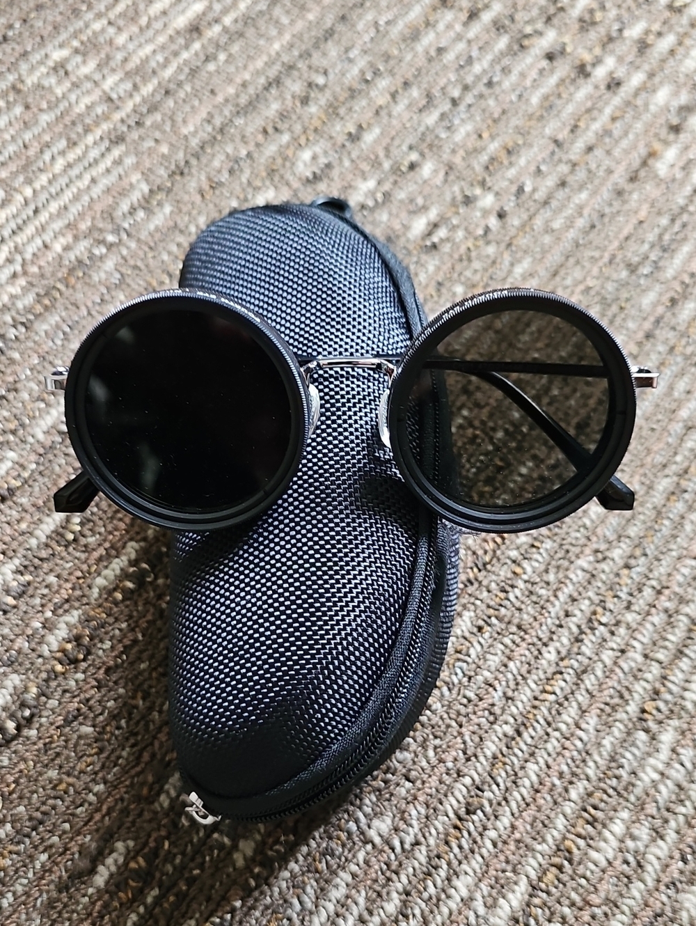 Black VR Headset Case with Protective Sunglasses, Rotation To Adjust Lenses